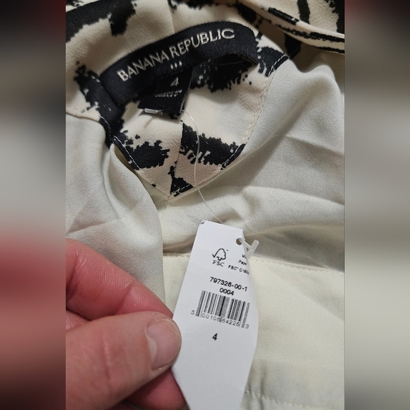 BANANA REPUBLIC Ruffle Sleeve Abstract Zebra Print Blouse. Ivory/black. 4 NWT - Picture 5 of 15
